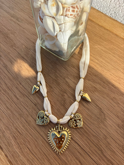 Collier Sacra