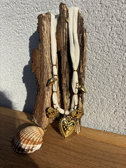 Collier Sacra